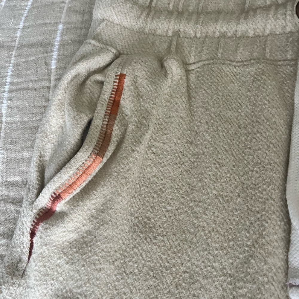 Faherty Women's Fleece Jogger Sweatpants | Oatmeal - Picture 3 of 5